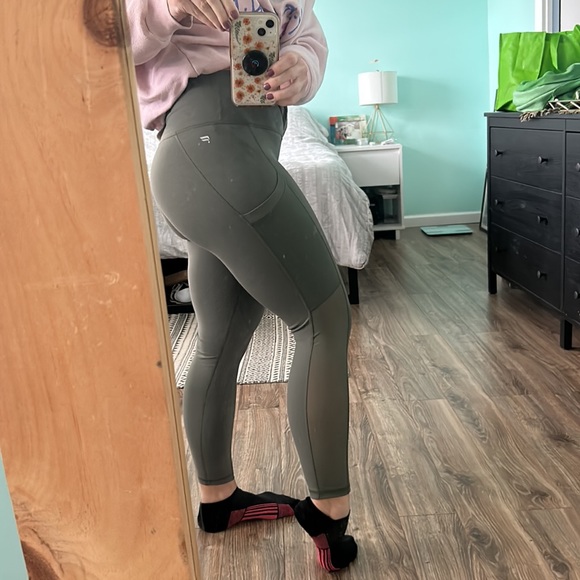 Women’s Fabletics Leggings, size small green - Picture 3 of 3